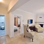 Villa Avilia *